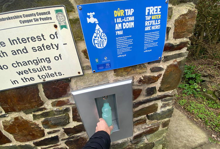 WelshCountry's tweet photo. New National Park Water Refill Stations Launched
https://t.co/ABwsmrH5Lr
#plasticpollution #beatplasticpollution #plasticpollutionsolution #refillnation #pembrokeshirecoast #pembrokeshirecoastnationalpark #pembrokeshirecoastalpath #pembrokeshire #pembrokeshirelife https://t.co/bCVAeBkXhZ