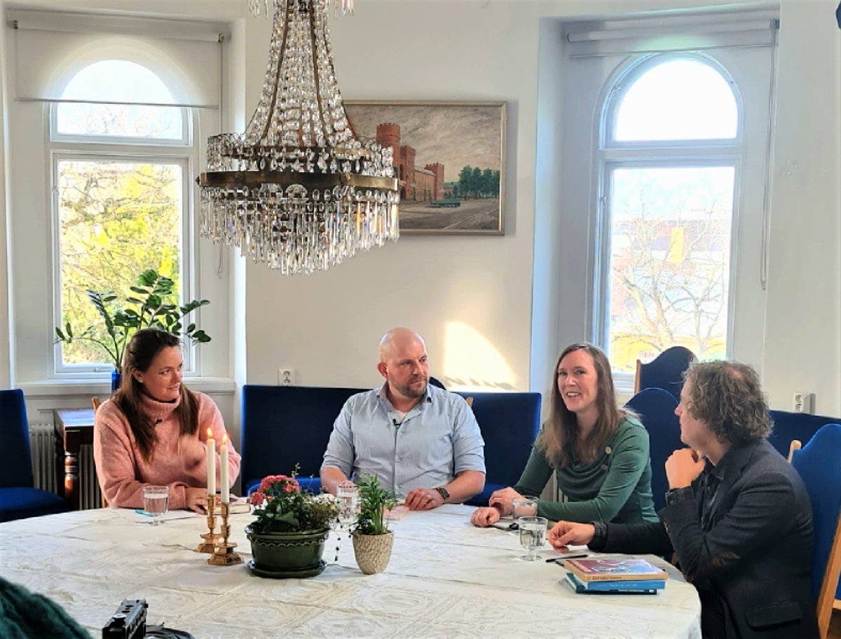 Lund University Institute for Public Affairs (@inspalund) on Twitter photo Igår spelades nästa avsnitt av Fredagsmagasinet in - ett forskarsamtal kring aktuella ämnen i klassisk lundamiljö.
Tema: artificiell intelligens och omdöme.
Medverkande: Jonna Bornemark, <a href="/drbergh/">Andreas Bergh</a>, <a href="/martinberg/">Martin Berg</a> o Lena Hylving.
Se inspa.se på fredag 11/2 från kl 13. Igår spelades nästa avsnitt av Fredagsmagasinet in - ett forskarsamtal kring aktuella ämnen i klassisk lundamiljö.
Tema: artificiell intelligens och omdöme.
Medverkande: Jonna Bornemark, <a href="/drbergh/">Andreas Bergh</a>, <a href="/martinberg/">Martin Berg</a> o Lena Hylving.
Se inspa.se på fredag 11/2 från kl 13.