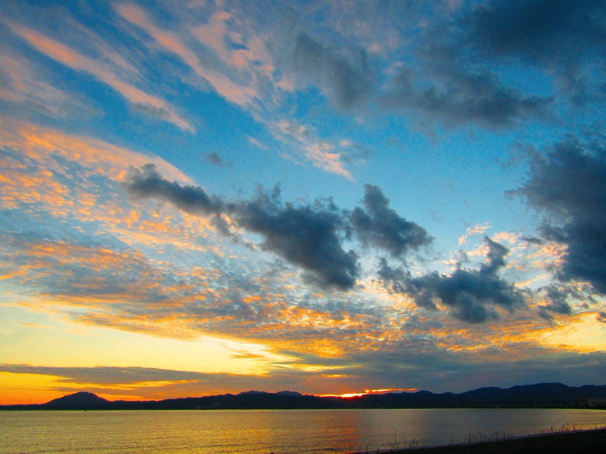 hanamar79700561's tweet photo. あなたの名前は、宝物。
#過去写真　#夕焼け　#空　#雲　#函館　#北海道　#写真　#風景　#カメラ https://t.co/kSvDzx8dK4