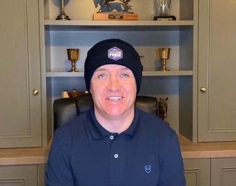 AtTheRaces's tweet photo. 🎉#OffTheFence GIVEAWAY TIME!🎉

We're giving away five of these #OffTheFence beanies as modelled by @BarryJGeraghty - simply RT, like and comment WIN to be in with a chance! https://t.co/tA8TIJtxd4