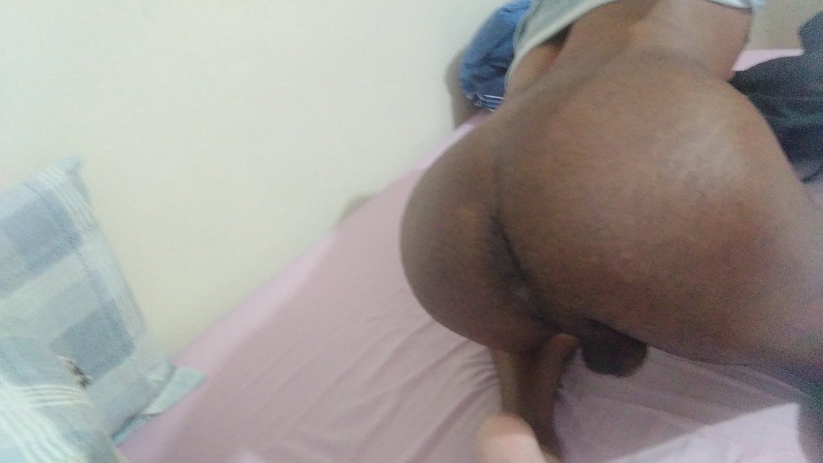 DNegro1010's tweet photo. @Lucas_iink Vem eu tiro sua roupa tesão https://t.co/Gtv6XxdYnL