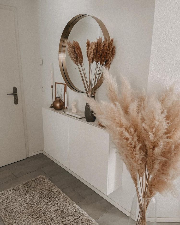 shariiixx's tweet photo. Literally every YouTuber/Influencer/Lifestyle blogger’s room https://t.co/BLLe2GH0re