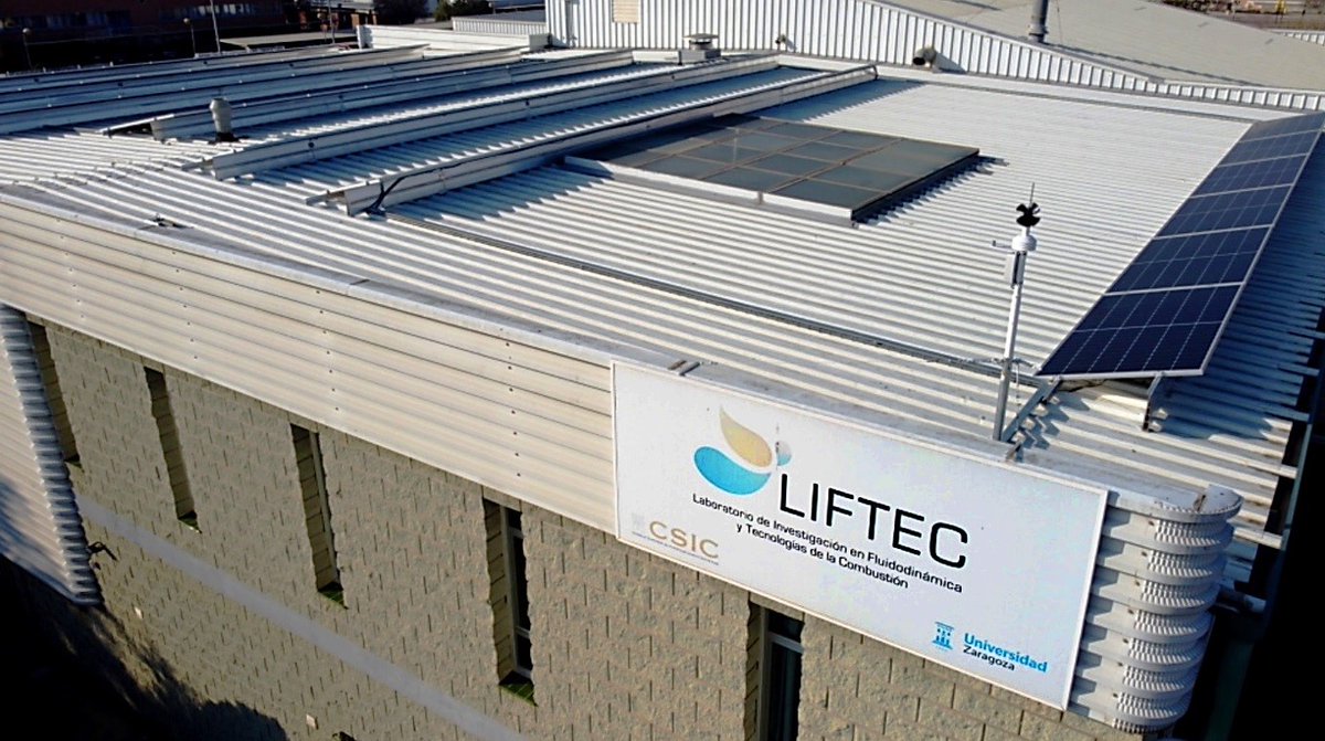 CSIC_VAACT's tweet photo. Investigadores de la @PTI_TRANSENER implementan una microrred inteligente con un campo solar y una batería de flujo redox de 10 kW.
➡️https://t.co/W4Fmv81CnD
#BFR #VBFR #eficienciaenergetica #almacenamientoenergia #sistemasrenovables #microrred #smartgrid #fotovoltaica #PTIs https://t.co/0fanRDKGB9