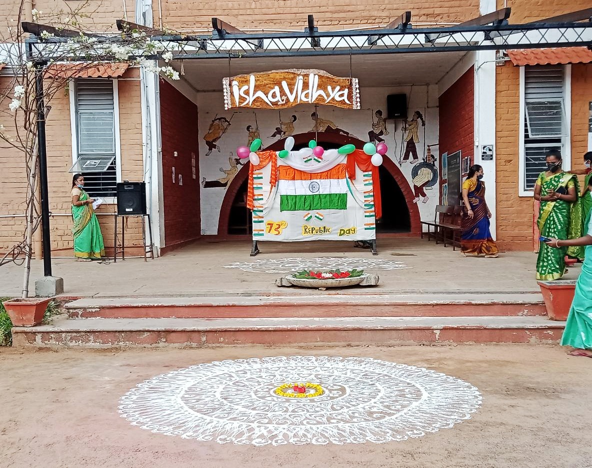 ishavidhya's tweet photo. 🇮🇳The 73rd Republic Day was celebrated at Isha Vidhya schools in Tamil Nadu sans students due to pandemic curbs. The attending staff saluted the unfurled national flag and sang the national anthem and patriotic songs. 

Apollo Isha Vidhya Argonda celebrated the event 'in-person'. https://t.co/KJrCwKj9vy
