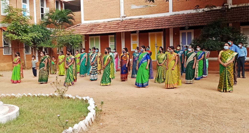 ishavidhya's tweet photo. 🇮🇳The 73rd Republic Day was celebrated at Isha Vidhya schools in Tamil Nadu sans students due to pandemic curbs. The attending staff saluted the unfurled national flag and sang the national anthem and patriotic songs. 

Apollo Isha Vidhya Argonda celebrated the event 'in-person'. https://t.co/KJrCwKj9vy