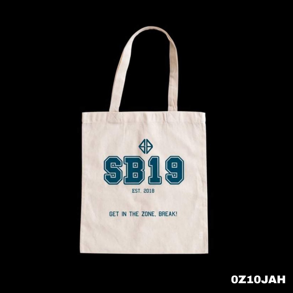 0Z10JAH's tweet photo. IC INTEREST CHECK 

sb19 tote bag 👀 reply lang po kayo dito if want nyo, if ever madaming may gusto tuloy ko 'to !! 🤍🧚🏻 may ilalabas pa akong design soon hehe  mga 150 - 200 po sya may kasama na syang 5 unofficial pc and 20 pcs sb19 stickers + pf 

pls help rt. 🥺 https://t.co/pz0rAG1hKu