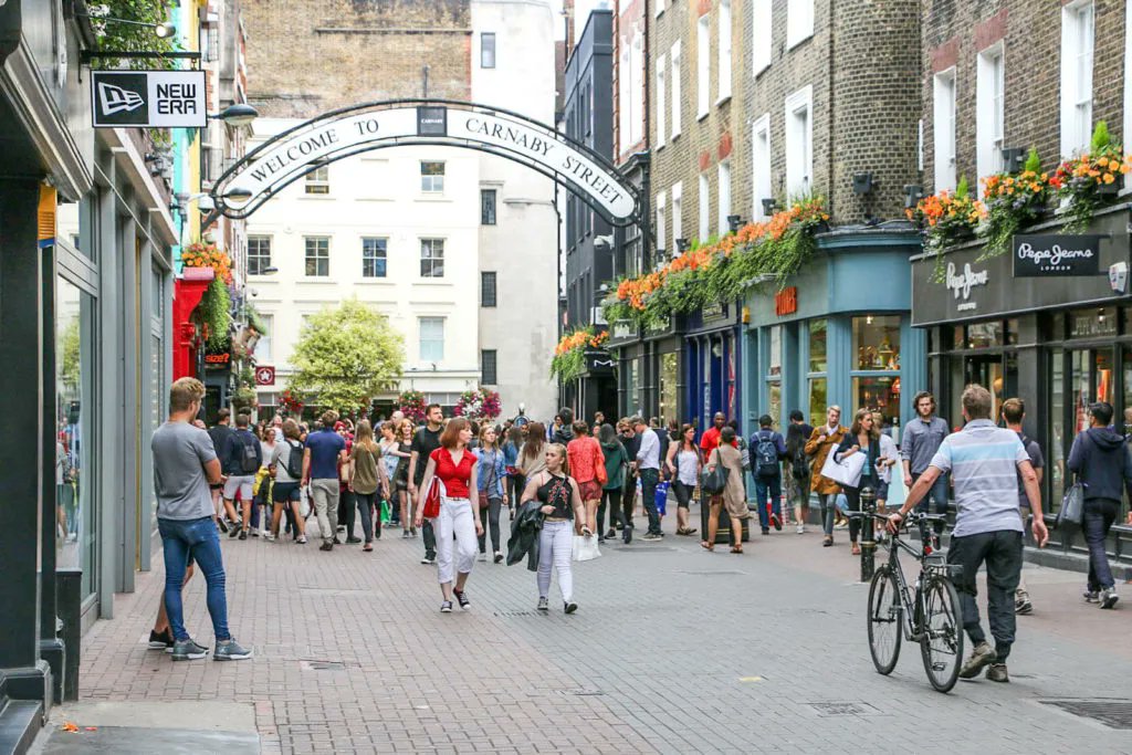 TaasaiApp's tweet photo. Recognise this part of London?🤔
Need to travel to London? 🤔
Bus? Train? Car? We have your back! 😎
Explore London whether that's with friends,  family or by yourself. Get from A to B hassle free today, download the taasai app. 💜
#London #CanarbyStreet #Travelling #Taasai https://t.co/wsjN7xTDYQ