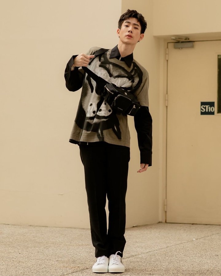babiisid's tweet photo. [INSTAGRAM FEED'S UPDATE]
080222
hommesthailand

😏

-R
#ออฟจุมพล 
#OffJumpol 
#GivenchySpring22 https://t.co/Oom8ZBLdat