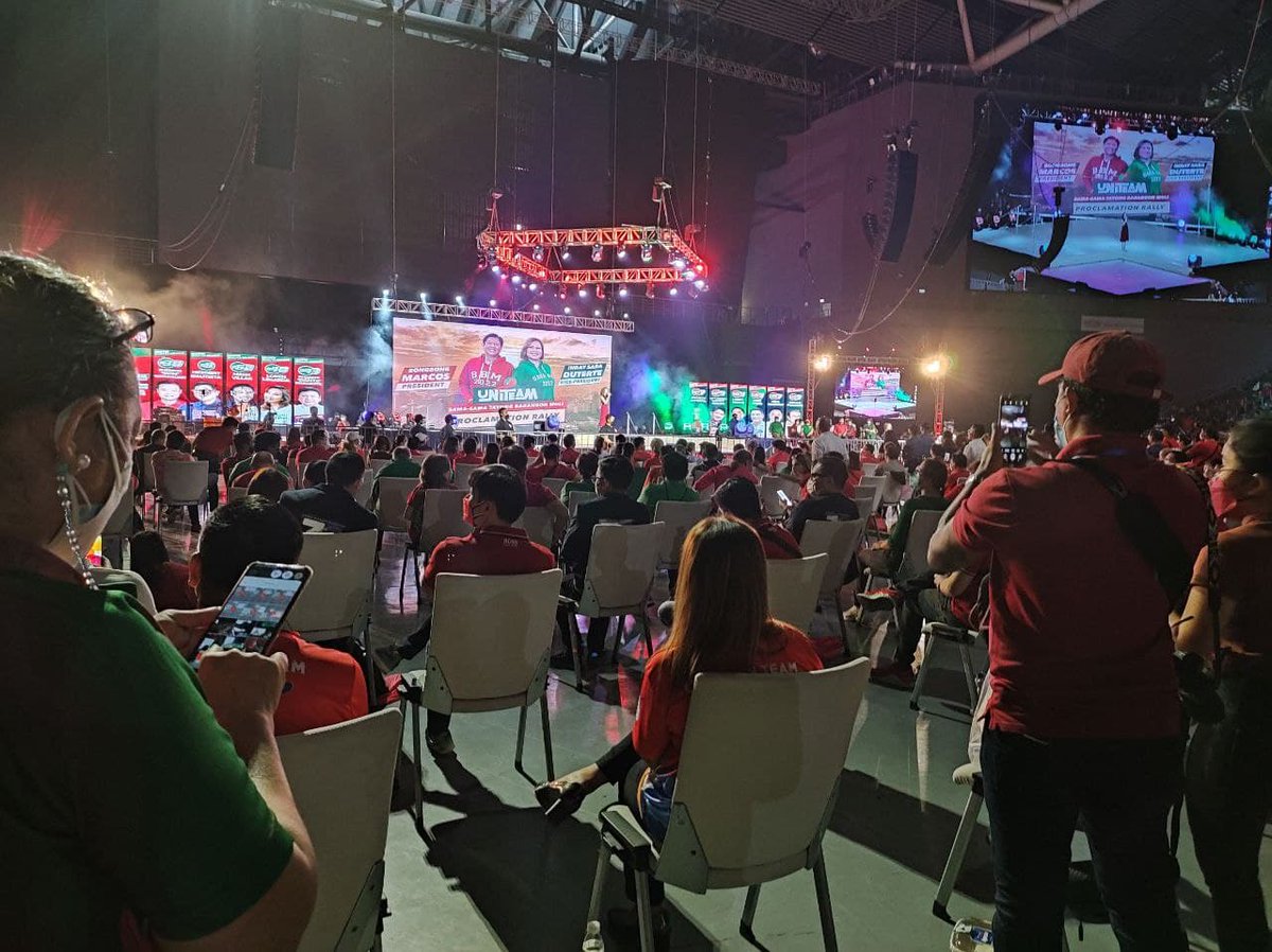 NET25TV's tweet photo. TINGNAN: Mga tagasuporta ng BBM-Sara UniTeam, dumagsa sa Philippine Arena para sa proclamation rally nina presidential aspirant Bongbong Marcos at vice-presidential candidate Sara Duterte. #MataNgHalalan2022 #NET25News #PhilippineArena https://t.co/xFbcnrmyhn