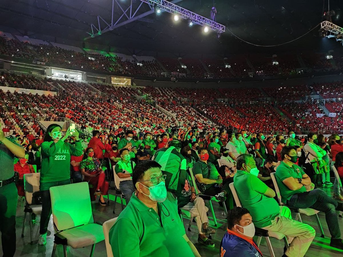 NET25TV's tweet photo. TINGNAN: Mga tagasuporta ng BBM-Sara UniTeam, dumagsa sa Philippine Arena para sa proclamation rally nina presidential aspirant Bongbong Marcos at vice-presidential candidate Sara Duterte. #MataNgHalalan2022 #NET25News #PhilippineArena https://t.co/xFbcnrmyhn