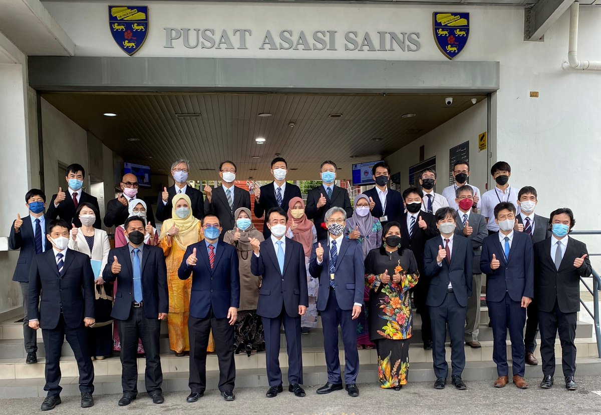 JPNAmbMalaysia's tweet photo. Visited Japan-related organizations in @unimalaya. I was impressed with the long history each of them has and commend their efforts to provide good education even under COVID-19 pandemic. Let's collaborate to celebrate #LEP40 🇯🇵🇲🇾this year!
@um_fbl
#FASS
#PASUM
#AAJ https://t.co/TwdJ44jhLt