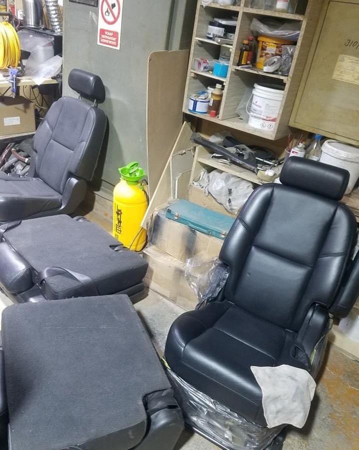 Арьсан суудлыг маш мундаг хийдэг Чех  Солонгост мэргэшсэн мундаг залуучууд байна. Утас нь 88997249