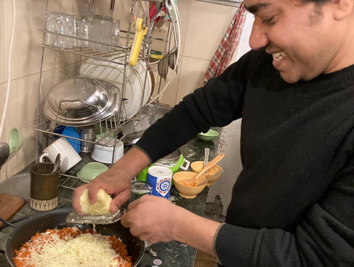 LeftWordBooks's tweet photo. It was #gajarkahalwa day at #LeftWord today! #Masterchef @SKsuvendu in top form. Lucky recipients @purbasha_sarkar Priyanka, Pradeep, Mustafa, Shahid, Amit, Banphal, Sudhanva https://t.co/NYAt7Os6ZL