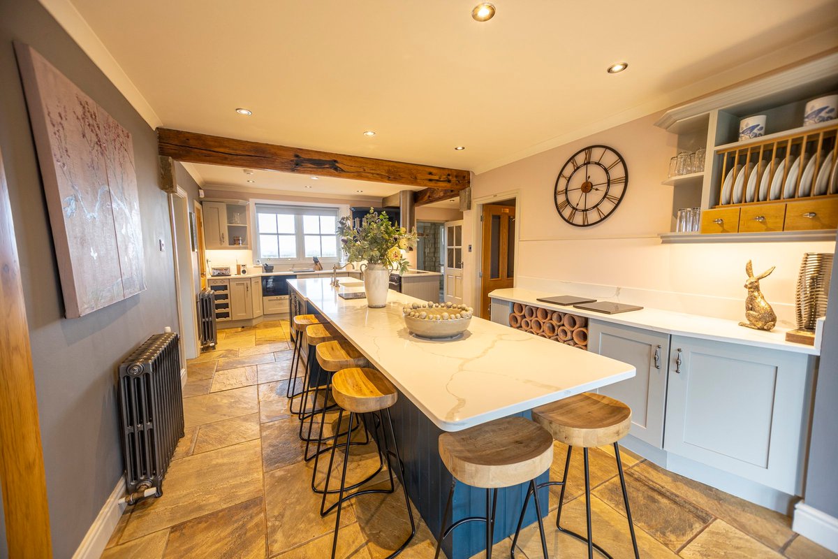 Harelands Farm kitchen is where great food is cooked, and great company is shared! 
Pssst... some last-minute availability from the 7th-11th March! Head over to our website to book your family trip away!
holidayathome.co.uk/accommoda.../h…