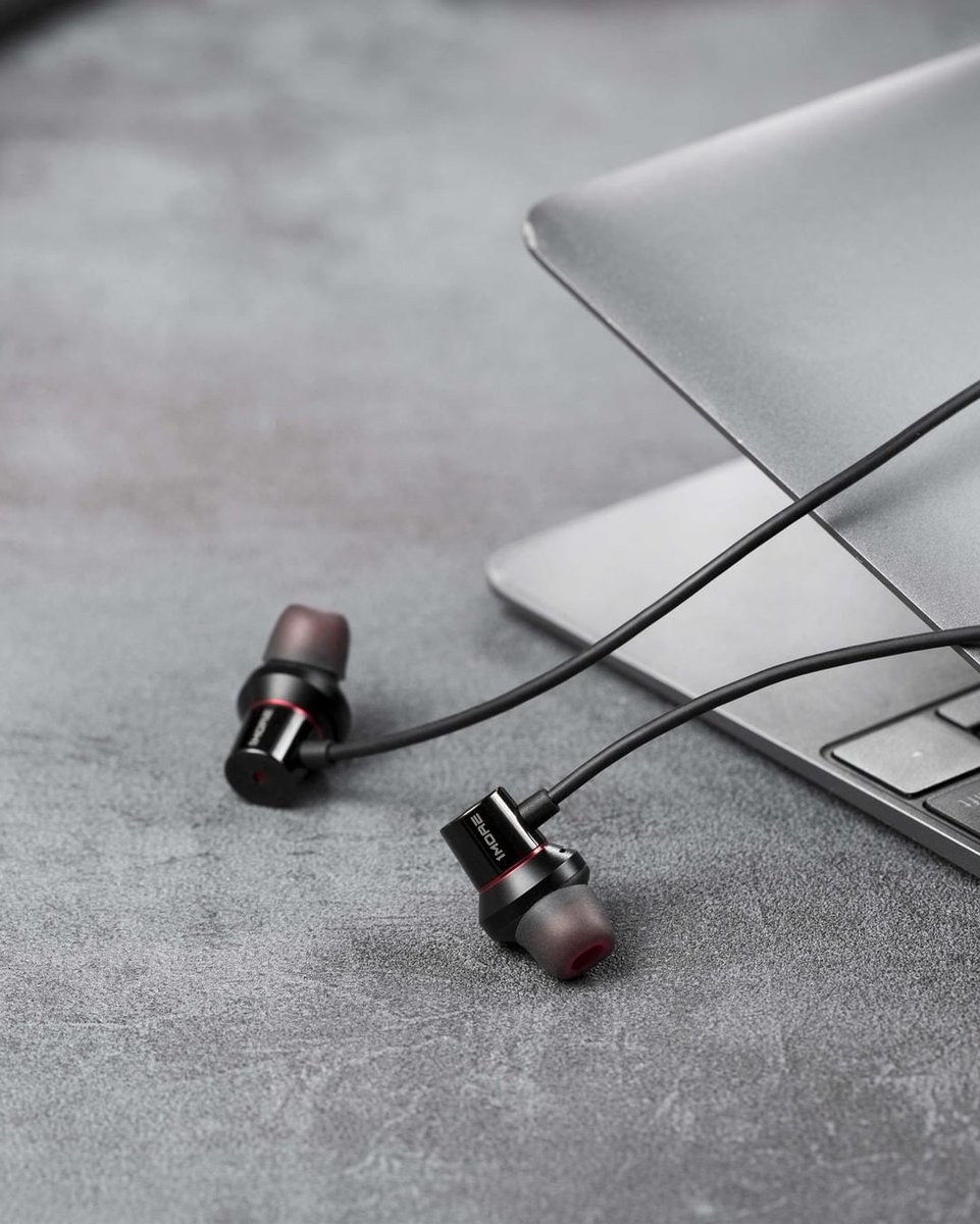 Drown out the noise and enjoy your playlist 🎶 
​
​With the Dual Driver Hybrid Earbuds you can filter between noise cancellation levels and immerse into your favourite tunes without any interruptions 😉