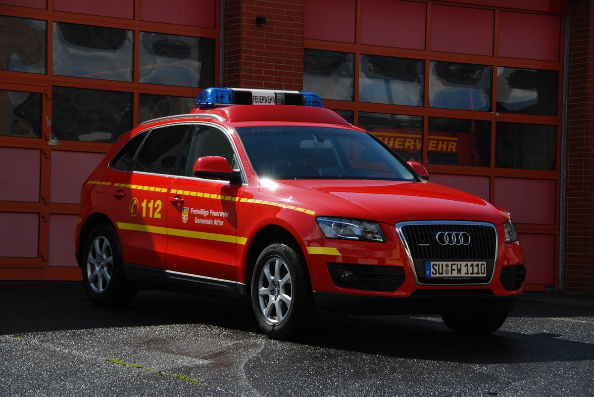 FFAlfter's tweet photo. +++11.2. Tag des Notrufs – Einblicke in den Alltag der Feuerwehr Alfter+++ Der B-Dienst leitet Einsätze mit mehr als einer Einheit und kommt mit dem Kdow  (Kommandowagen) zur Einsatzstelle. #FFAlfter #112live #Ehrenamt https://t.co/RtT1j2ZOsU
