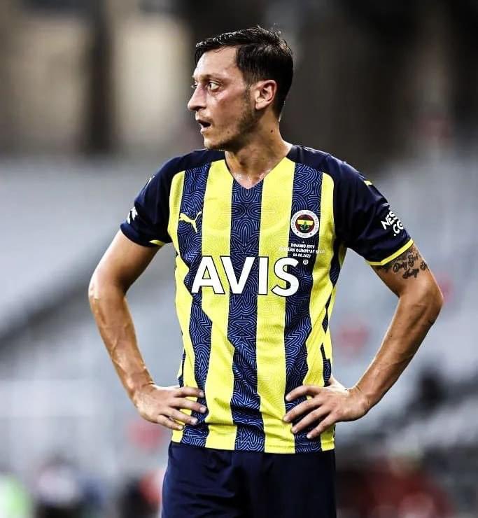 Mesut Özil is paying for surgeries of 1,000 poor children in need and feeding over 100,000 homeless people around the globe through his charity work. Massive respect. Incredible gesture.