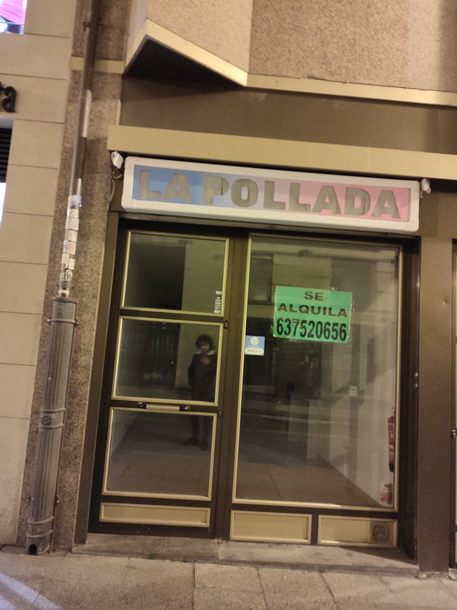 ale_elviro's tweet photo. La gofreria de pollas ha cerrado en Logroño. Bien. https://t.co/CC1Rfi2vrk