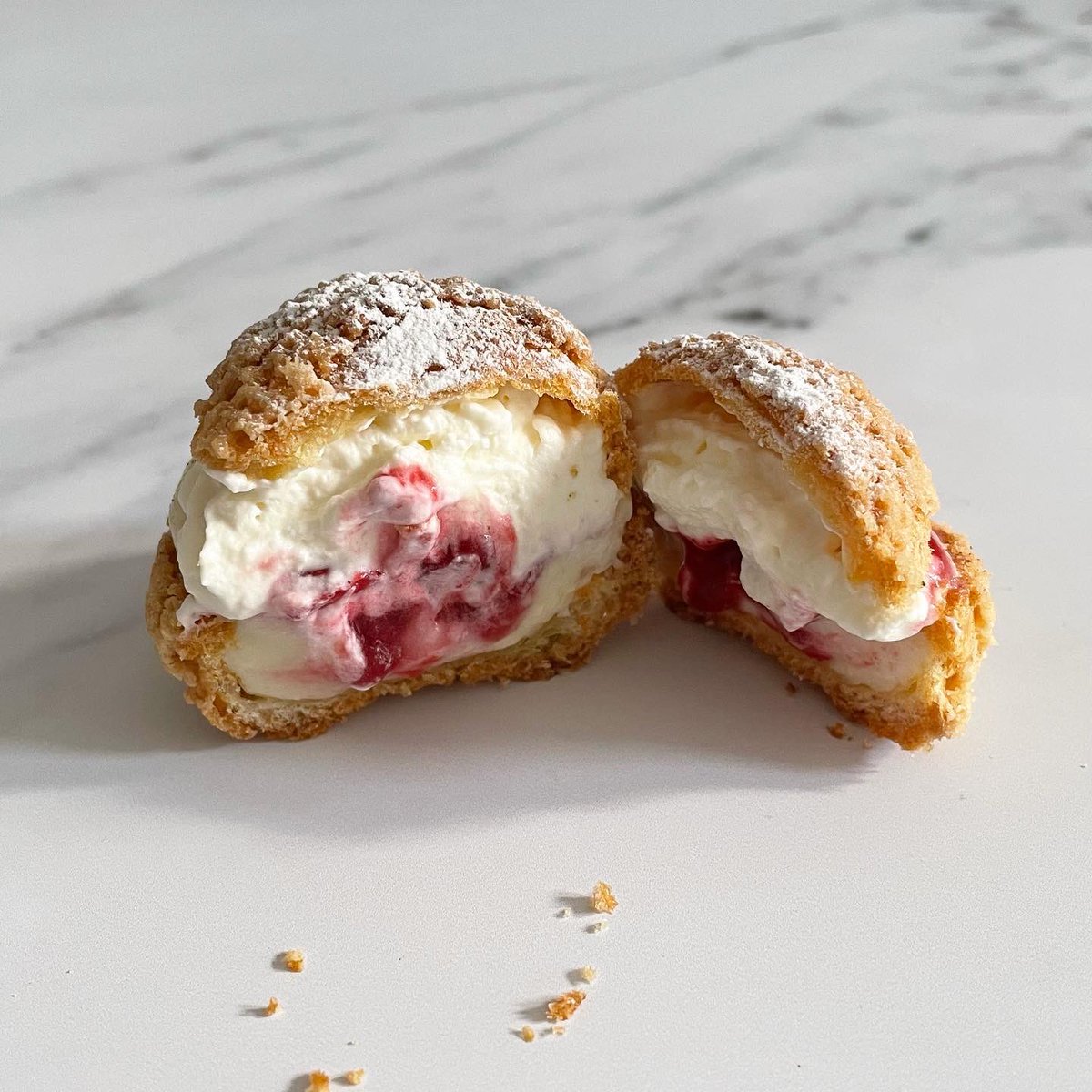 Choux à la crème ❤️
Made with love for my tea time 🫖🥰
Very hard to say which one is my favourite though. Varieties of flavours and combinations are unlimited💖
#chouxpastry #chouxaucraquelin #chouxalacreme #chantilly #cremepatissiere #vanilla #chocolate #matcha #シュークリーム