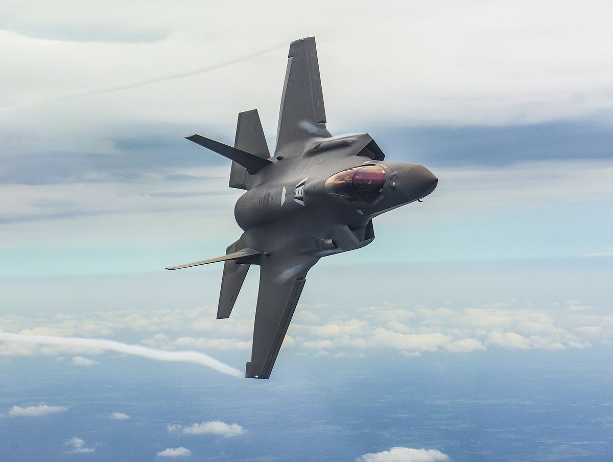 Weshalb beschränkt sich die Luftwaffe nicht auf den Luftpolizeidienst? Die Antwort zu dieser und weiteren Fragen. ow.ly/Uu5o30sa0c2 #Air2030 #SchweizerArmee