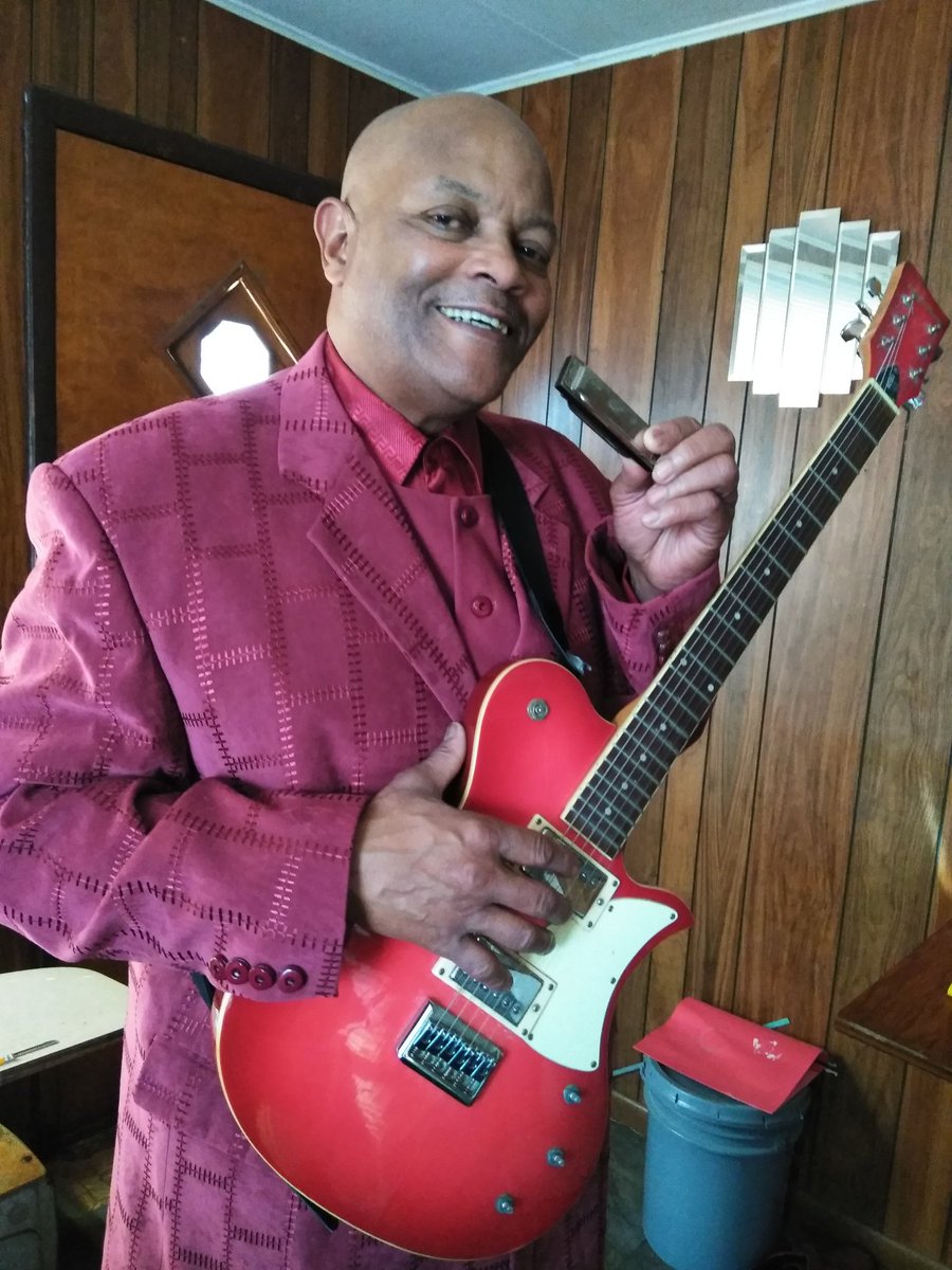 ginestracey's tweet photo. @LouisFarrakhan mightta fine  fiddling https://t.co/xZLKIwOJnw