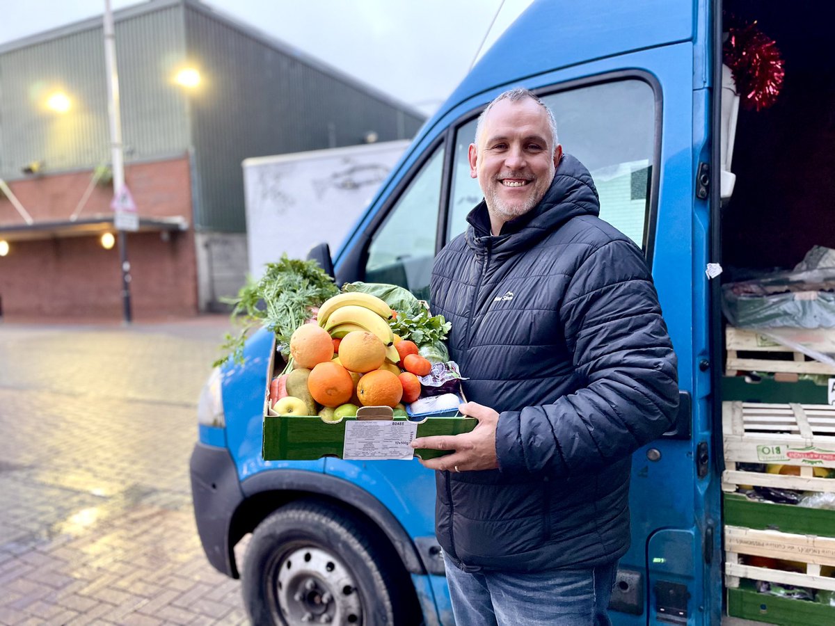 MarketOutdoor's tweet photo. 🤩Happy Tuesday folks🤩
This weeks boxes are bursting with vitamins and antioxidants 🍌🍊🍋🍇🍏🍐to keep you all in tip top condition and fighting fit 💪
Delivery available Tuesday Thursday and Friday🚚 
Message to book🙏🏻
@LeedsMarkets @damianjwarner @JimBinary https://t.co/bnFhMVEIhm