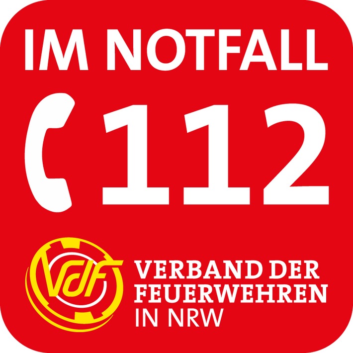 FFAlfter's tweet photo. +++11.2. Tag des Notrufs – Einblicke in den Alltag der Feuerwehr Alfter+++Niemand muss sich die 5-W-Fragen merken. Die Disponenten in der Leitung fragen alles ab, was sie wissen müssen. Da lautet die ganz einfache Devise: Dran bleiben rettet Leben! #FFAlfter #112live #Ehrenamt https://t.co/OkN6AAH31T