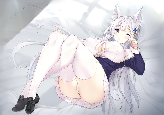 私の絵ぜんぶニーソなのでどれ出してもいいんですけど、あんまり最近のは再掲してもなので、個人的に最高のふとももやなって思ってるこの辺りで……
 #ニーハイの日 