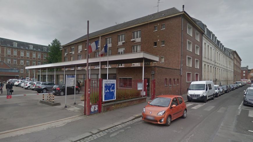 AssiaNouaour's tweet photo. J'ai fait part de mon soutien entier à Mr Yassine Bouri à @Prefet80. Cette situation est injuste et intolérable !
#amiens #upjv https://t.co/gDWI93oIli