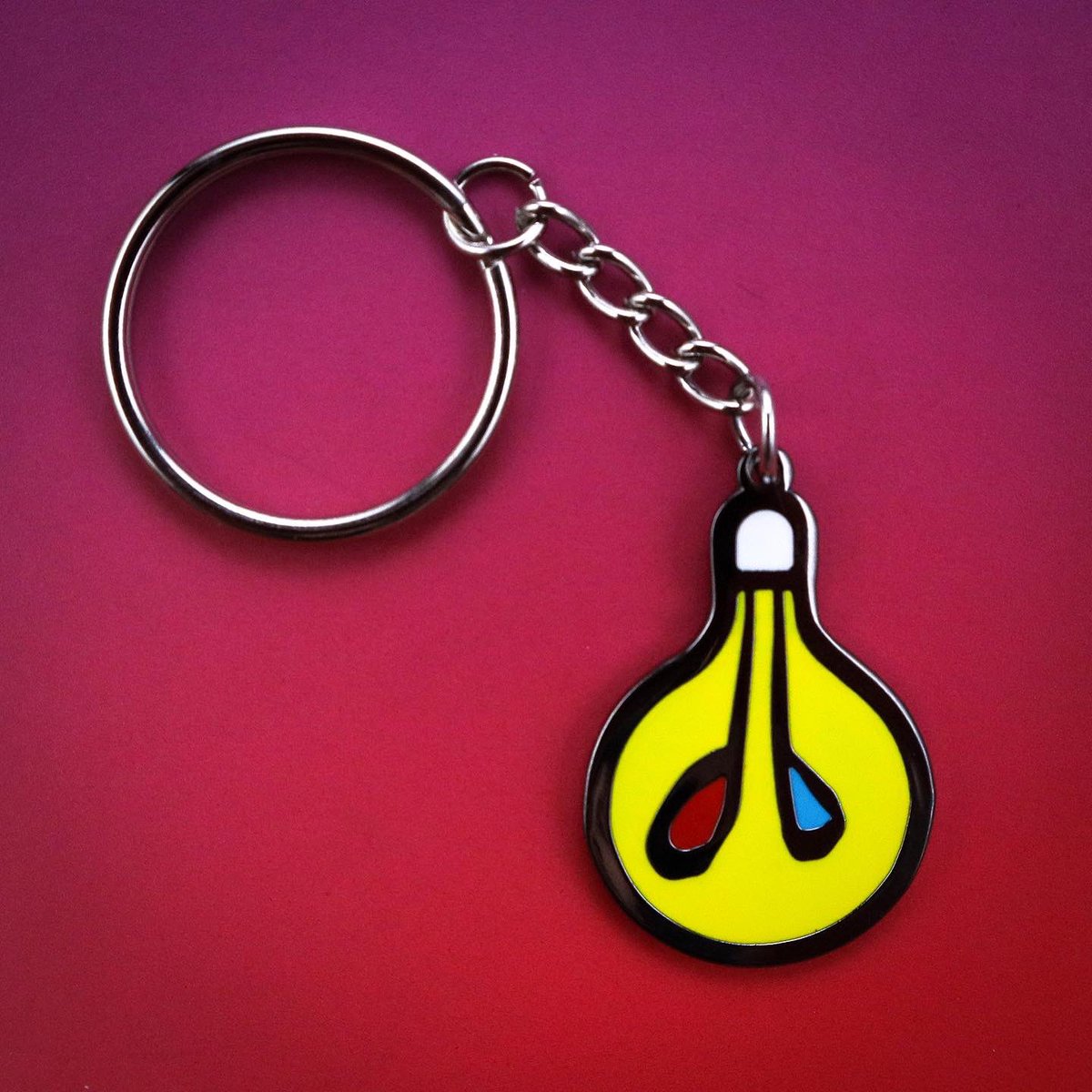ynohabialuz's tweet photo. En “The Office” se valora el amor y la amistad.¿Recuerdan ese episodio y los idilios del día de San Valentín? “Llavero Bombilla” regalo perfecto para ese ser especial. Disponible en nuestra tienda en línea.  🔌🔑💡♥️🇵🇷
#ynohabialuz  #theoffice #dwightschrute #angelamartin https://t.co/ZMLcge22Wy