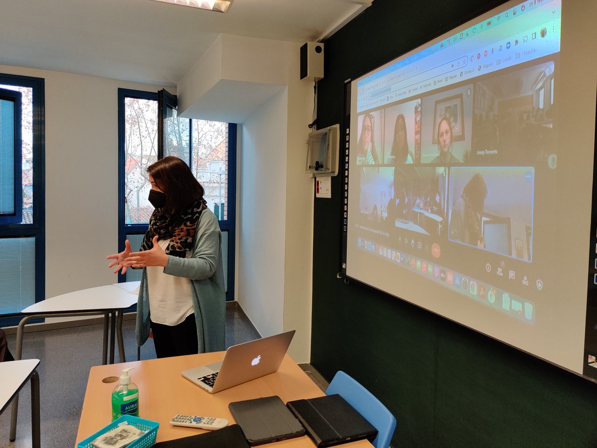 standreu's tweet photo. Avui hem tingut una xerrada amb exalumnes per a #2BAT, amb l'eix temàtic "Dones i tecnologia". Una sessió d'orientació en el marc de la VII Setmana d'Identitat Digital i en el #SaferInternetDay #SID2022 #SETID https://t.co/z4qjOcVcP1