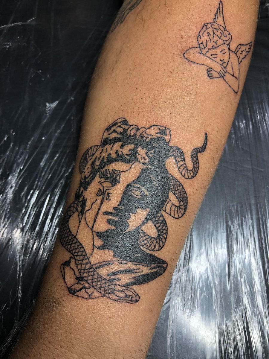 MtViieira2's tweet photo. Quem pude ajuda meu trabalho divulgando eu agradeço dms 🥺❤️

Meu insta eh @mateus_tattooo  👉🏻👈🏻 https://t.co/5Ce8FRbO4Z
