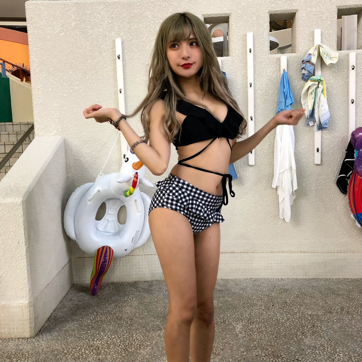 ニューハーフの人は 男女で 体のヘソの位置が違うから ハイウエストの水着の方が溶け込めるから オススメ Meiちゃんyoutube Mei Bratz