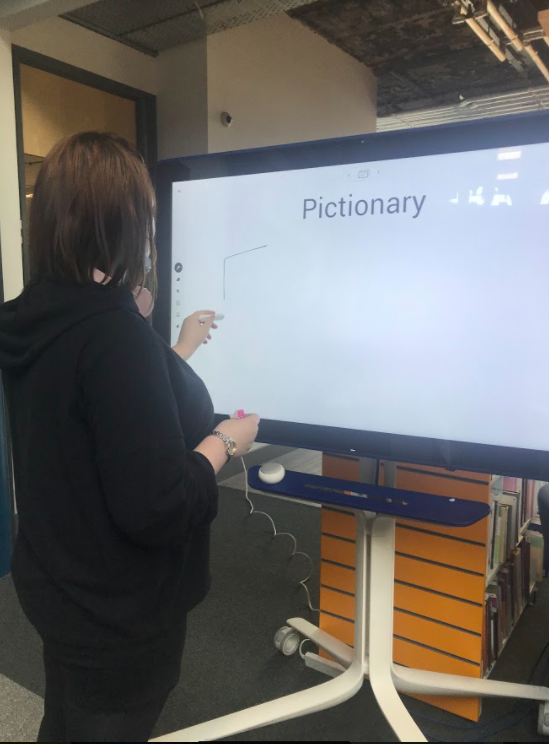 iLearnLCC's tweet photo. The @iLearnPW team has joined with @LCCSU for an epic Refreshers event. Come down to Blue Print Hall to join in with playing games on the Jamboard, learning new skills and WINNING PRIZES.

#FE #Leeds #college https://t.co/msCQkKOf8J