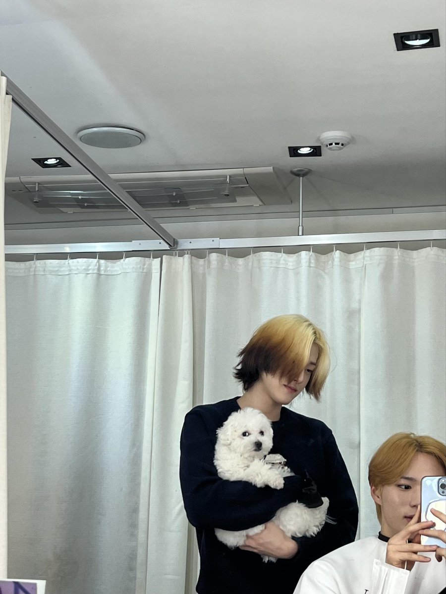 yonghafile's tweet photo. 220208 junseo 🪐 fns

yongha hyung with moonchi 🐶 https://t.co/YGSZej02t2