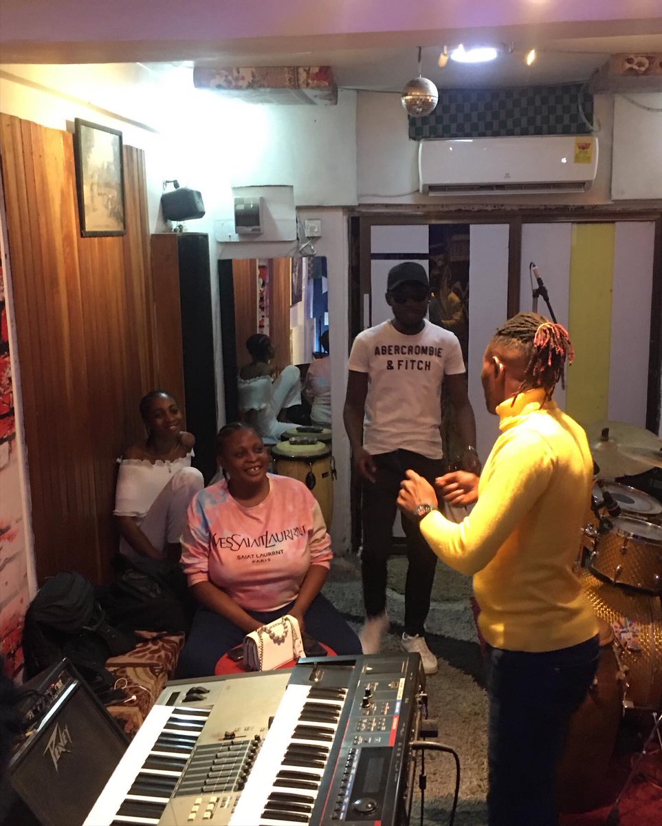 ItrendTv's tweet photo. Giving directive to crew before production. 🎬Musician #Presenter https://t.co/Xh7E4SeiUP