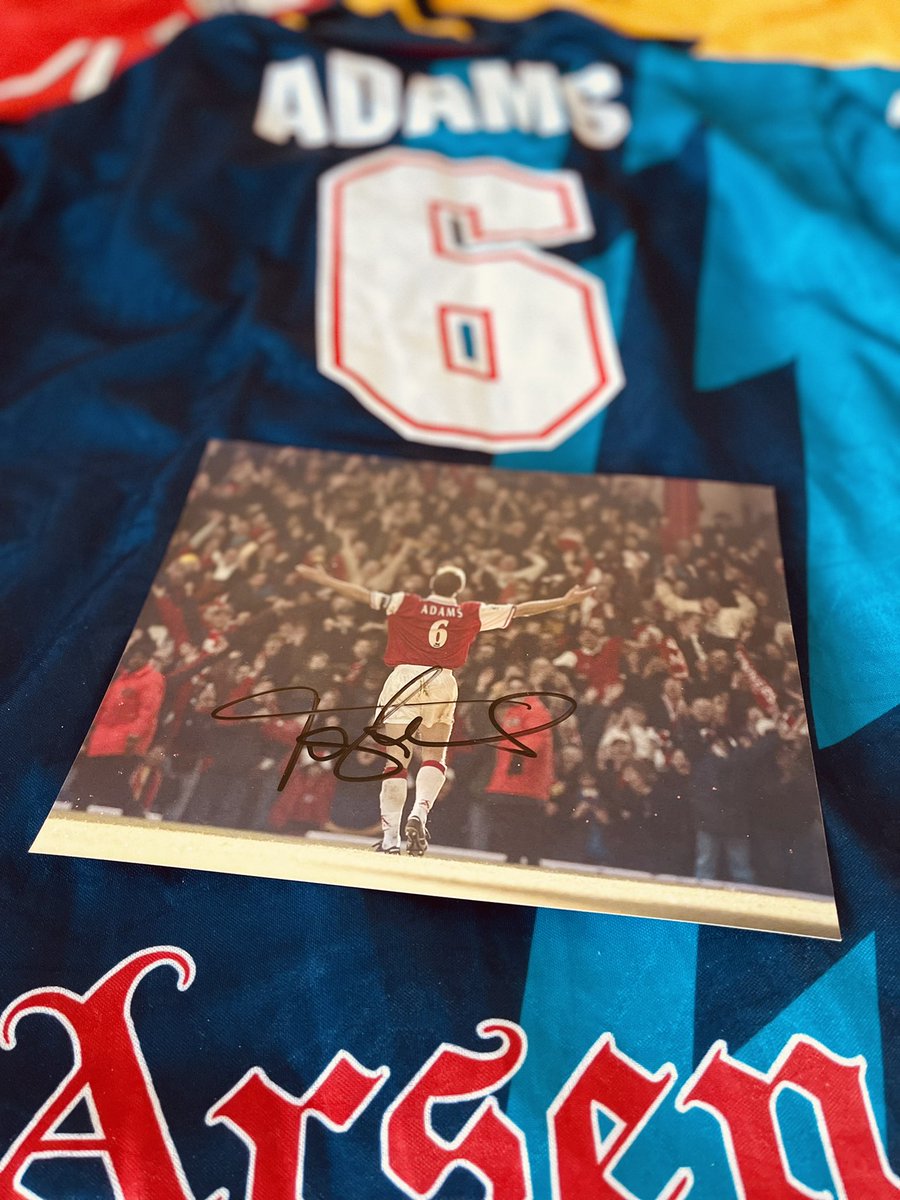 charnsb1's tweet photo. Courtney of @GoonerInDetroit 😍😍😍 #arsenal #afc #coyg #tonyadams #mrarsenal #signedpicture #legend https://t.co/uG38k5D75q