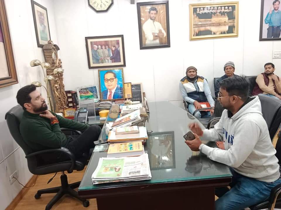 LJP4India's tweet photo. आज लोजपा (रामविलास) के राष्ट्रीय अध्यक्ष आदरणीय श्री @iChiragPaswan जी ने दिल्ली 12 जनपथ स्थित आवास पर जनता, पदाधिकारी साथियों एवं कार्यकर्ता साथियों से मुलाकात की। https://t.co/jrbL7deAWq