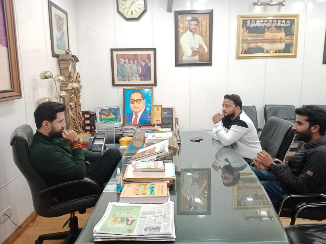 LJP4India's tweet photo. आज लोजपा (रामविलास) के राष्ट्रीय अध्यक्ष आदरणीय श्री @iChiragPaswan जी ने दिल्ली 12 जनपथ स्थित आवास पर जनता, पदाधिकारी साथियों एवं कार्यकर्ता साथियों से मुलाकात की। https://t.co/jrbL7deAWq
