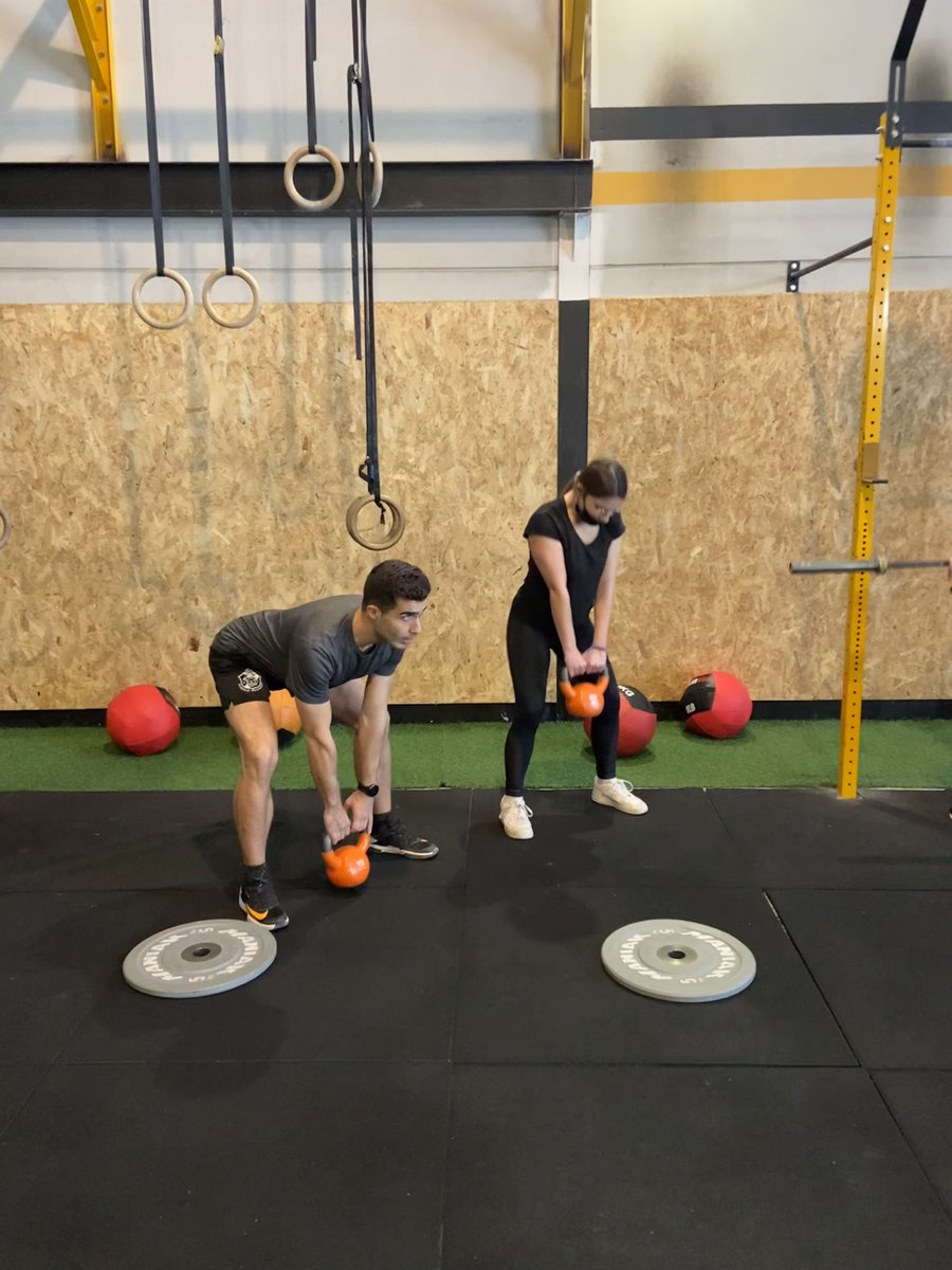 gonzalez_vicent's tweet photo. Des de la #EF #Edufis impulsamos a que conozcan las posibilidades de ocio saludable que tienen en la localidad. En esta ocasión el alumnado de bachillerato ha vivenciado una clase de crossfit en el box local #wildbox . Seguro que repetimos! https://t.co/R99HTH4SQj