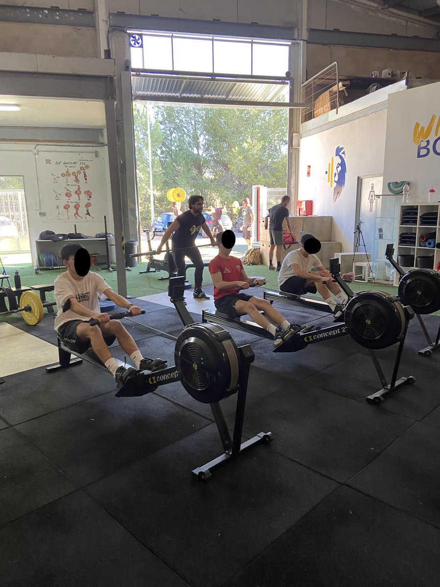 gonzalez_vicent's tweet photo. Des de la #EF #Edufis impulsamos a que conozcan las posibilidades de ocio saludable que tienen en la localidad. En esta ocasión el alumnado de bachillerato ha vivenciado una clase de crossfit en el box local #wildbox . Seguro que repetimos! https://t.co/R99HTH4SQj