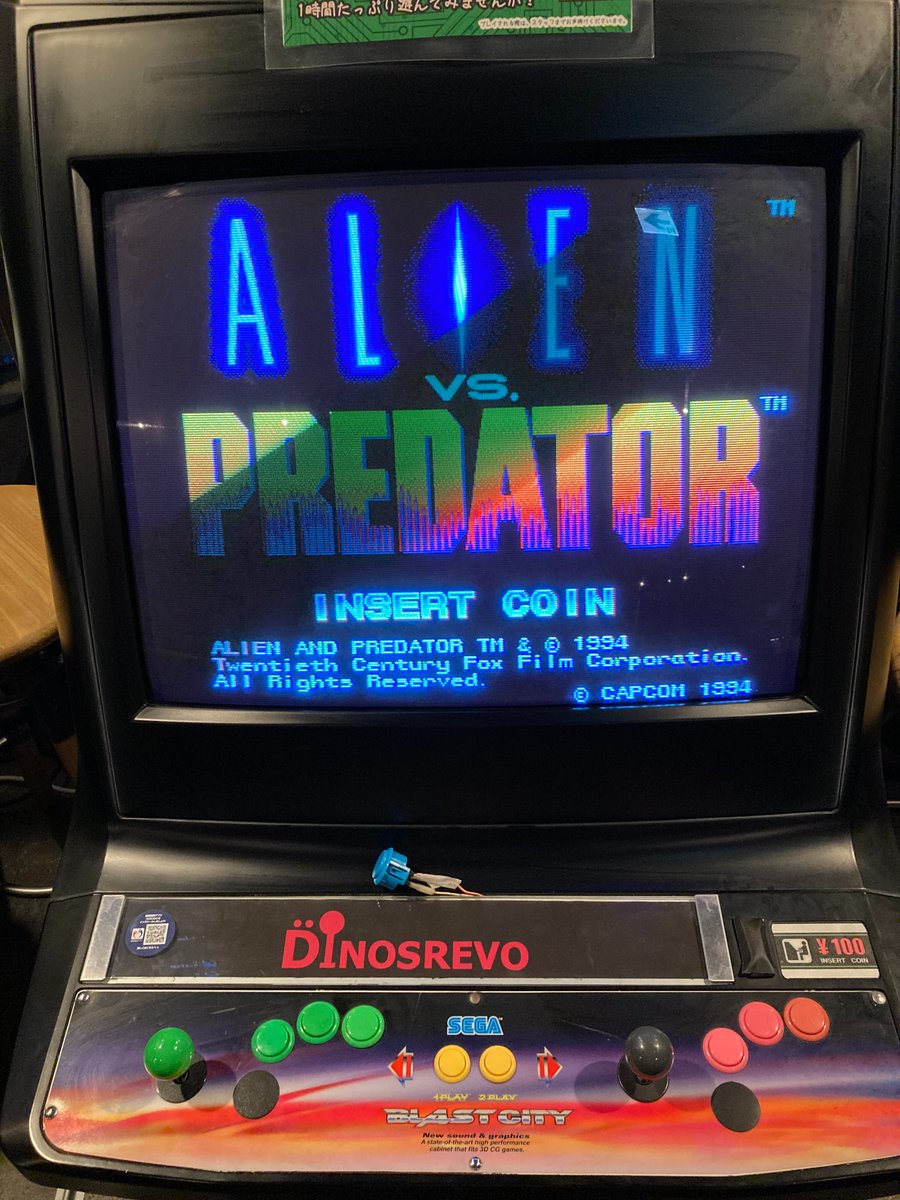 dinosrevo's tweet photo. 稼働ゲームご紹介③
☆ALIEN VS. PREDATOR
基本システムは『ファイナルファイト』を踏襲したベルトスクロールアクションゲーム。『エイリアン2』や『プレデター2』の各作品に登場したアイテムを使用可能。
#dinosrevo
#ディノスレボ
#ALIEN_VS_PREDATOR https://t.co/gbLjRIoBnM
