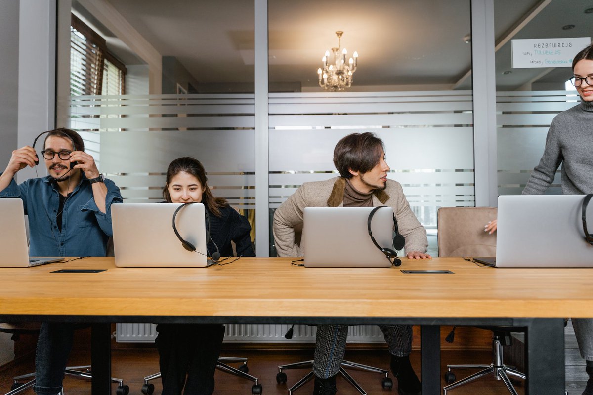 Moonworkers1's tweet photo. Rely on Moonworkers' user-friendly navigation and customisable dashboard to effortlessly automate tasks. 

Book a FREE tour 👇 
https://t.co/kJyoQnZCD9

#HRSoftware #HumanResources #Payroll #Recruitment #Benefits #BusinessGrowth @HRNewsdesk https://t.co/nztWMZMt1G