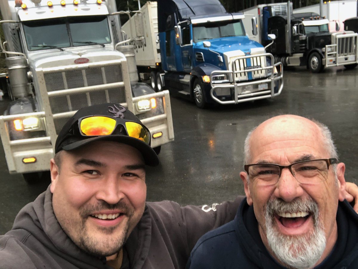 Met up with an old friend Curtis, in Hope, BC last night in his 2023 Peterbilt. We haven't seen each other in 11 years! Just another fully vaccinated 'trucker' out providing for his family, like yours truly. So awesome to see you Brother ❤️