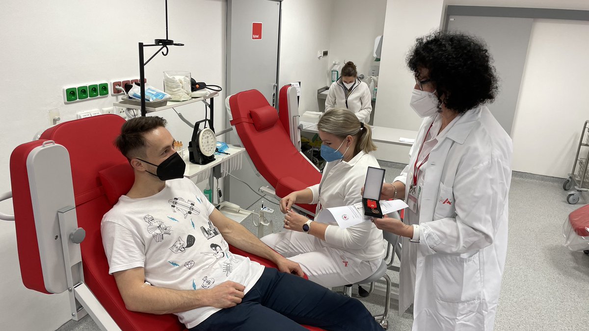 Chumchalova_M's tweet photo. 🅰️🅾️ Přemýšlíte nad darováním krve? Ve @FNUSA teď nejvíc potřebují skupinu A a 0, ale i ostatní. Krve je obecně málo a hledají i dárce kostní dřeně. Do 18.2. navíc mají valentýnskou akci - kromě dobrého pocitu si odnesete i dárek. Objednání online či telefonicky, více na webu. https://t.co/YISMTjpe8n