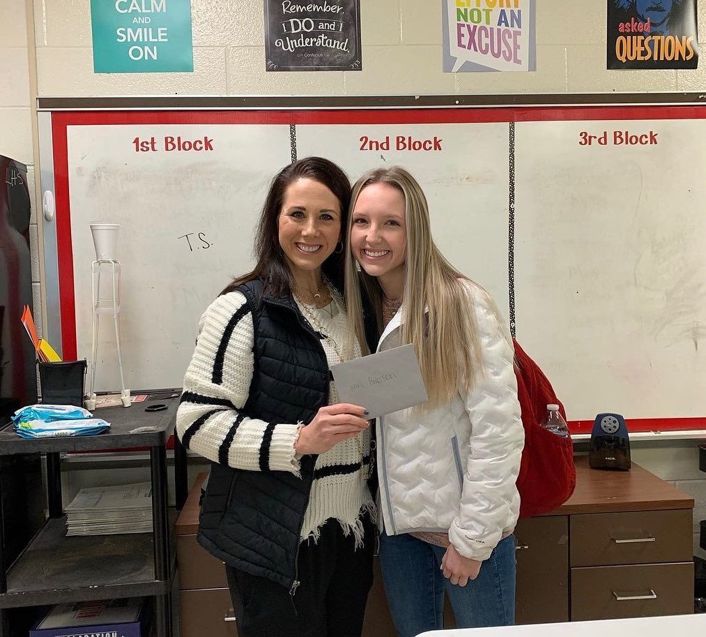 nationalbeta's tweet photo. Lexington High School Betas celebrated day one of #SponsorAppreciationWeek with cards expressing their gratitude! 🥰 https://t.co/1m7oo8J2M7