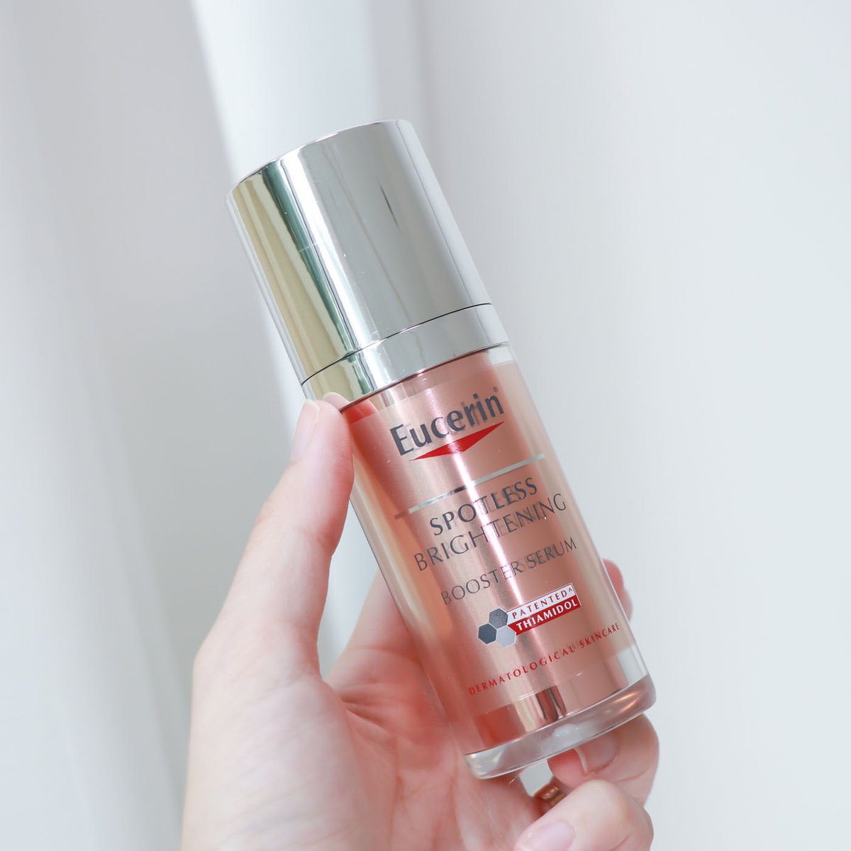 fhay_cotton_h's tweet photo. ลองใช้ Eucerin Spotless แล้วปังมากสมคำร่ำลือจริงๆ ปกตินี่ใช้สูตรเก่าที่เป็นสองหัวปั๊มของเค้าอยู่แล้ว จะบอกชอบสูตรใหม่มากกว่า ปั๊มออกง่ายขึ้น เนื้อเซรั่มโคตรดี ซึมไวเว่อร์ไม่เหนอะผิวเลย คือเริ่ดกว่าเดิมจริงๆ เลิ้บบ!! ไปตำเหอะ https://t.co/AGUR1VNVpu https://t.co/yXPk6J3VnV