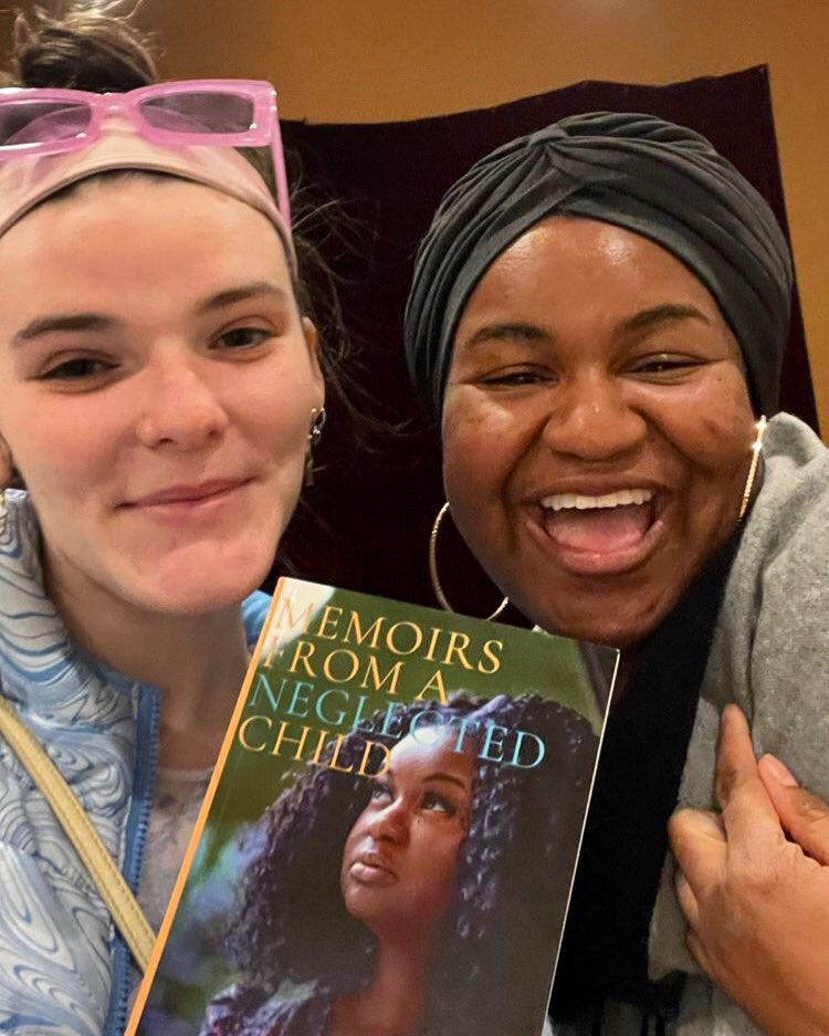 queenwarriorme's tweet photo. Shoutout to the fabulous actress @stinebeanqueen for purchasing my poetry book. ✨Link in bio ✨
•
•
Look at us after a long day of Saturday acting class and still looking good.. 💅🏾
•
•

 #bookrecommendations #bookreviews #poertybook #selfpublish #actress #writersandpoets https://t.co/es97kehgca