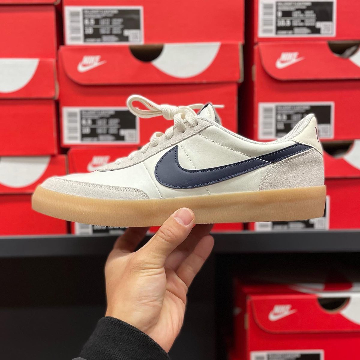 SwallowTk's tweet photo. J.Crew別注 / NIKE Killshot 2
432997-107
日本未発売

2018年発売
日本のアウトレットに出回った事が不思議な一足。
品番も2018年と全く同じ
Jクルーらしいシンプルで上質な仕上がり。

#キルショット #キルショット2
#Killshot #Killshot2
#つばめシューズ #つばめナイキ

https://t.co/HS3MdIyhqR https://t.co/TsHCeIEEqf