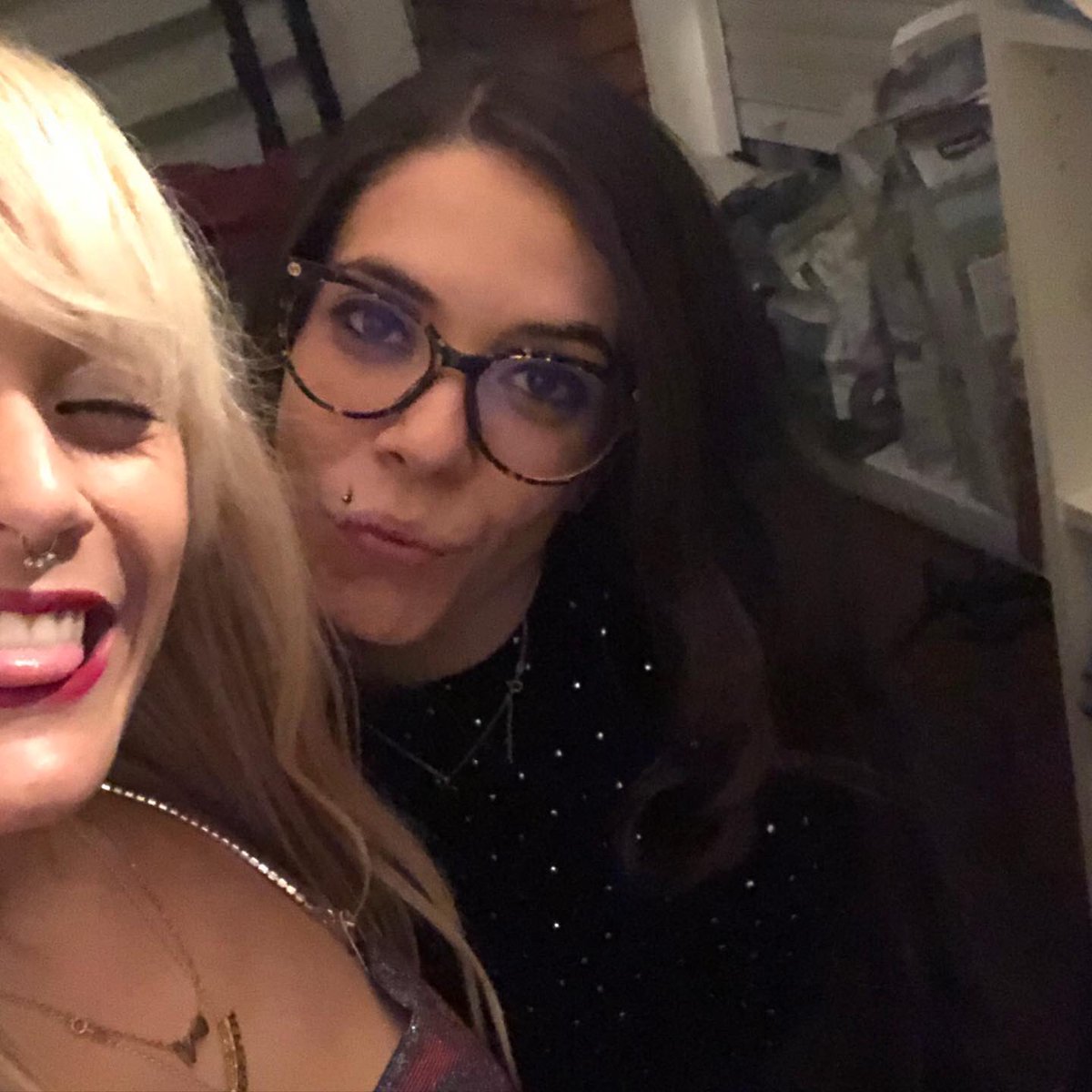 gemaredondoo's tweet photo. No cambies nunca 😜 . Que cumplas muchos más 🎶👏💃
#CumpleDeMiXoxi 🥳
#MiHermana ❤️
#FelizDía 🤩
#UnBesi 💋 https://t.co/BZoBdu0rF4